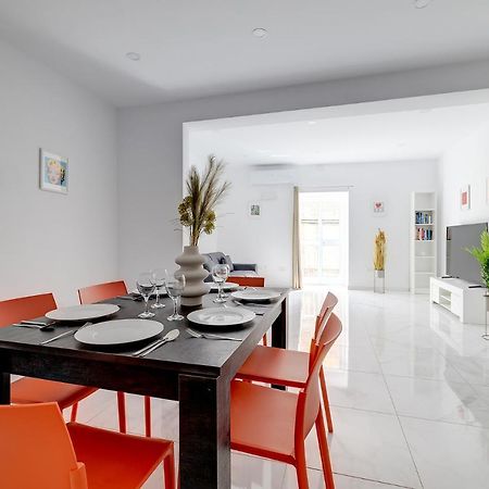 Modern Family Holiday Retreat In Gzira Sliema Bagian luar foto