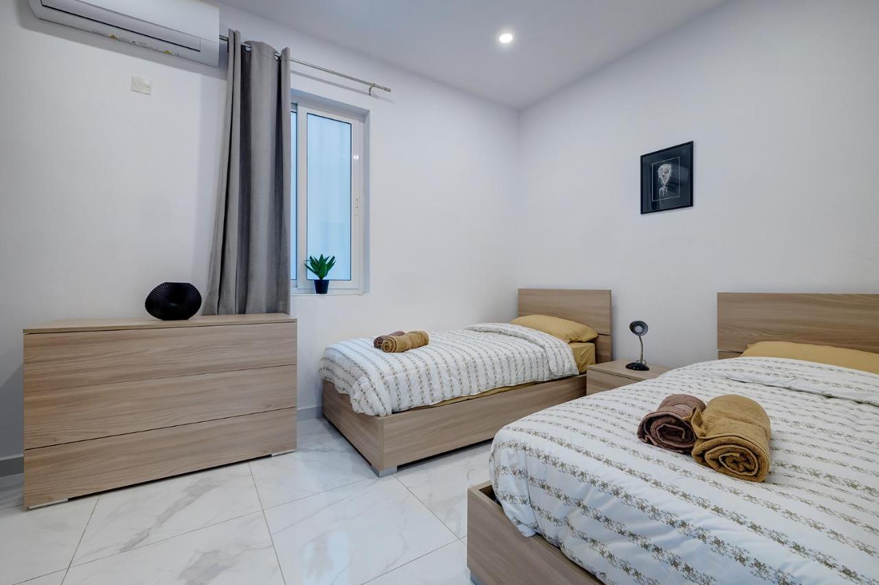 Modern Family Holiday Retreat In Gzira Sliema Bagian luar foto