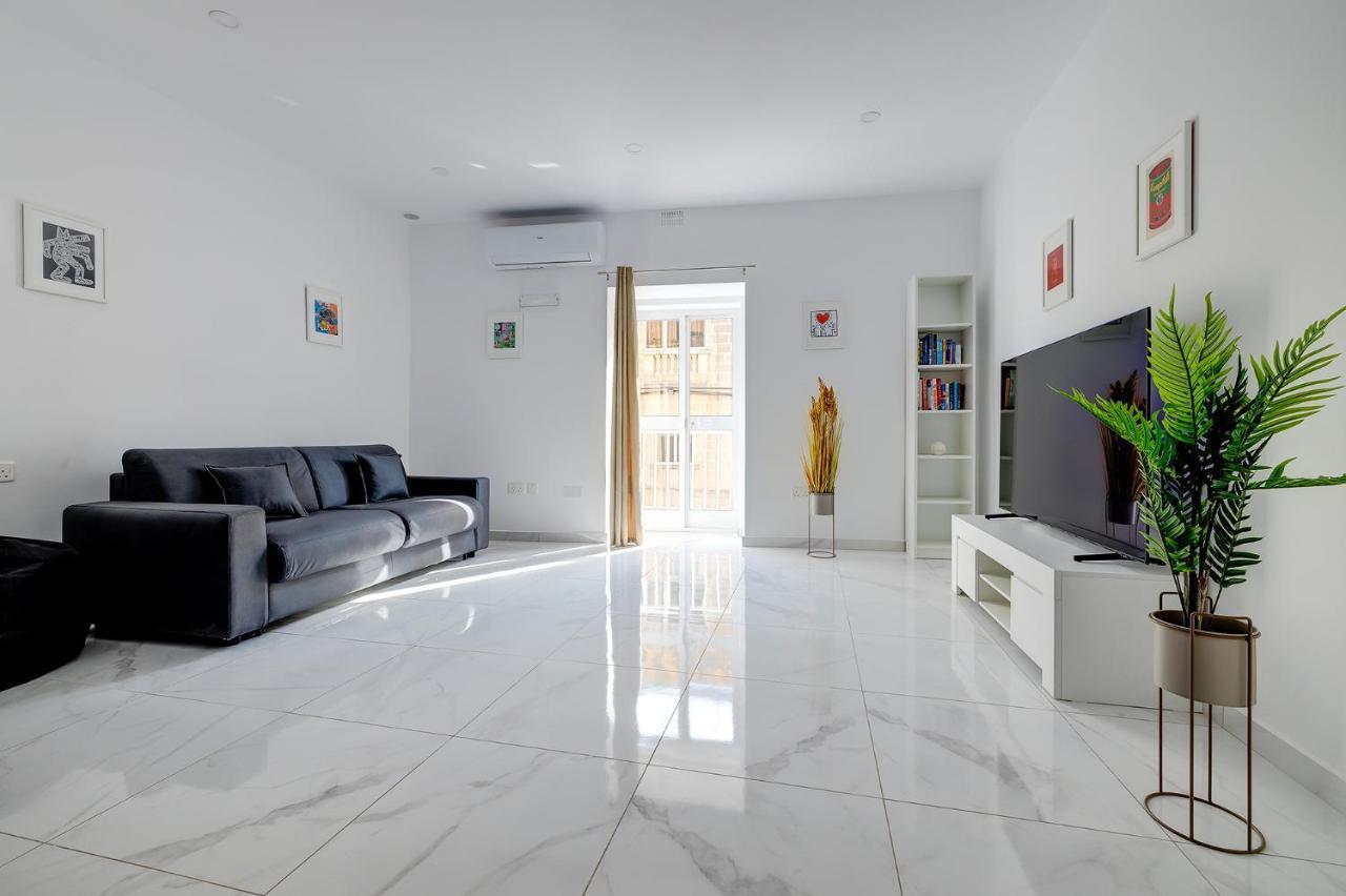 Modern Family Holiday Retreat In Gzira Sliema Bagian luar foto