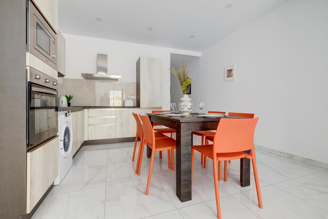 Modern Family Holiday Retreat In Gzira Sliema Bagian luar foto