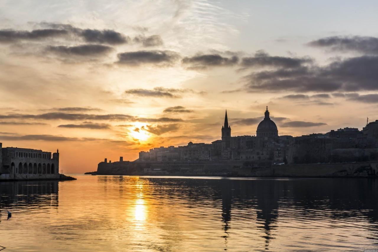 Modern Family Holiday Retreat In Gzira Sliema Bagian luar foto
