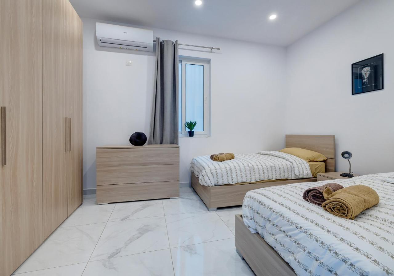 Modern Family Holiday Retreat In Gzira Sliema Bagian luar foto