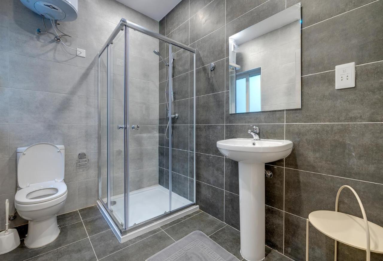 Modern Family Holiday Retreat In Gzira Sliema Bagian luar foto
