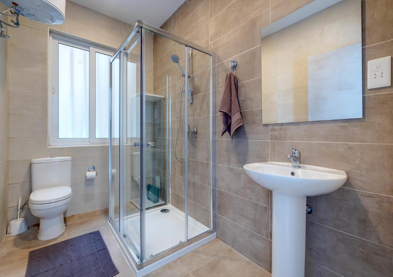 Modern Family Holiday Retreat In Gzira Sliema Bagian luar foto