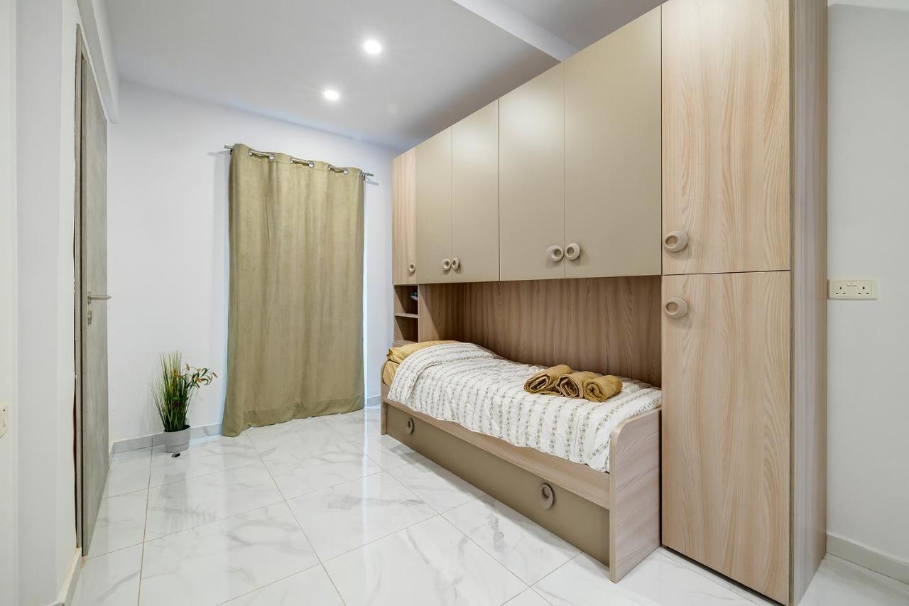 Modern Family Holiday Retreat In Gzira Sliema Bagian luar foto