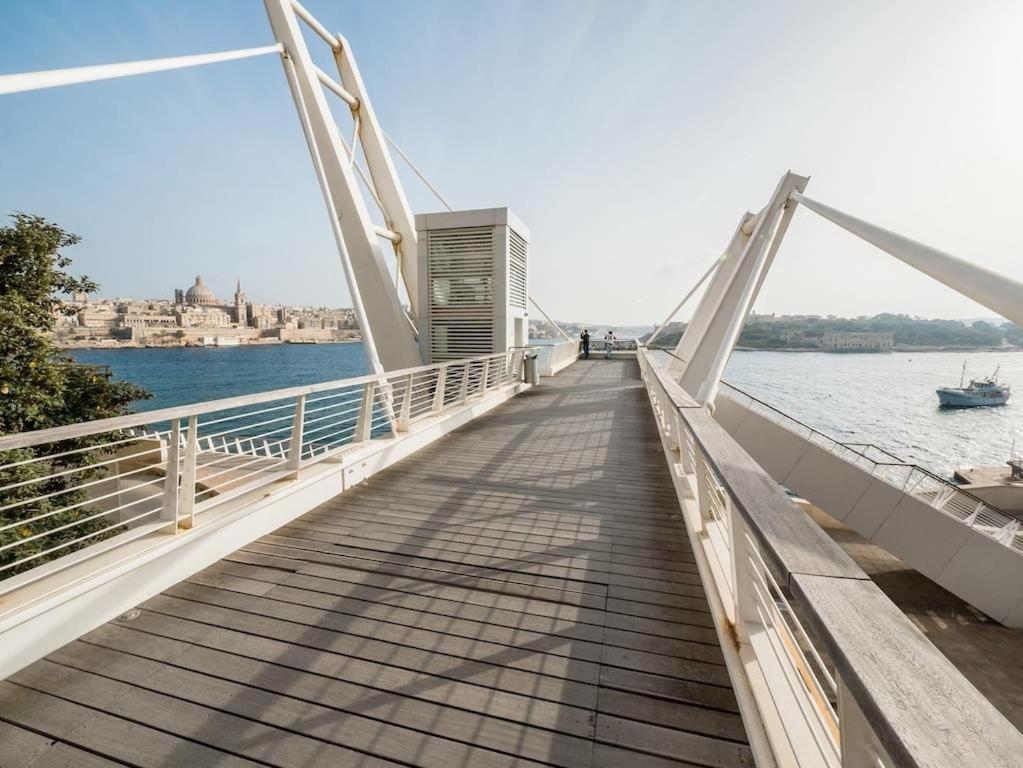 Modern Family Holiday Retreat In Gzira Sliema Bagian luar foto
