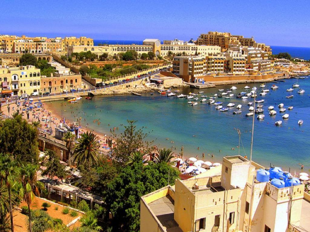 Modern Family Holiday Retreat In Gzira Sliema Bagian luar foto