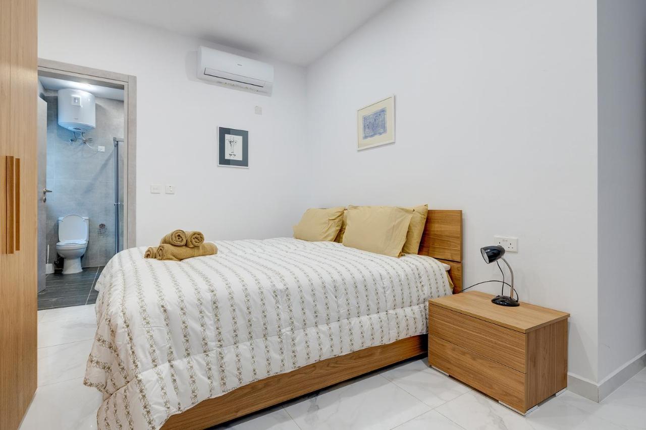 Modern Family Holiday Retreat In Gzira Sliema Bagian luar foto